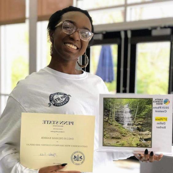 Dallas Barber displays her photo entry at the 2019 Earth Science Week Photo Contest. 